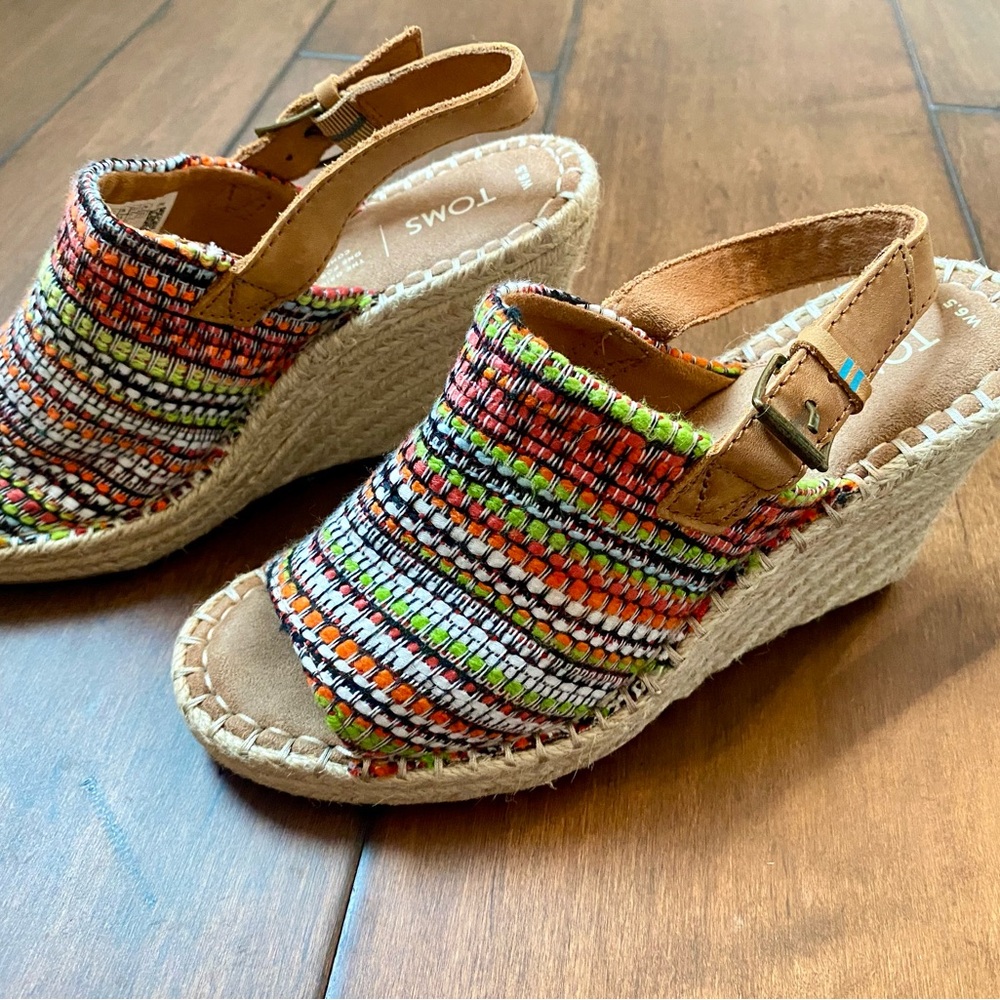 Toms woven wedge sandal. Size 6.5